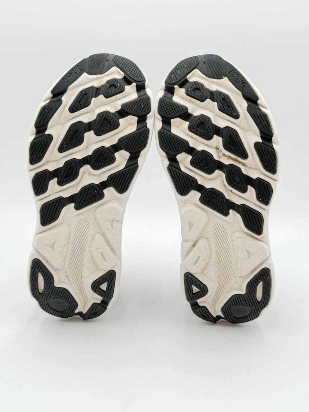 Hoka One One Clifton 9 Black/White Running Shoe's Women's Size 8B 1127896BWHT